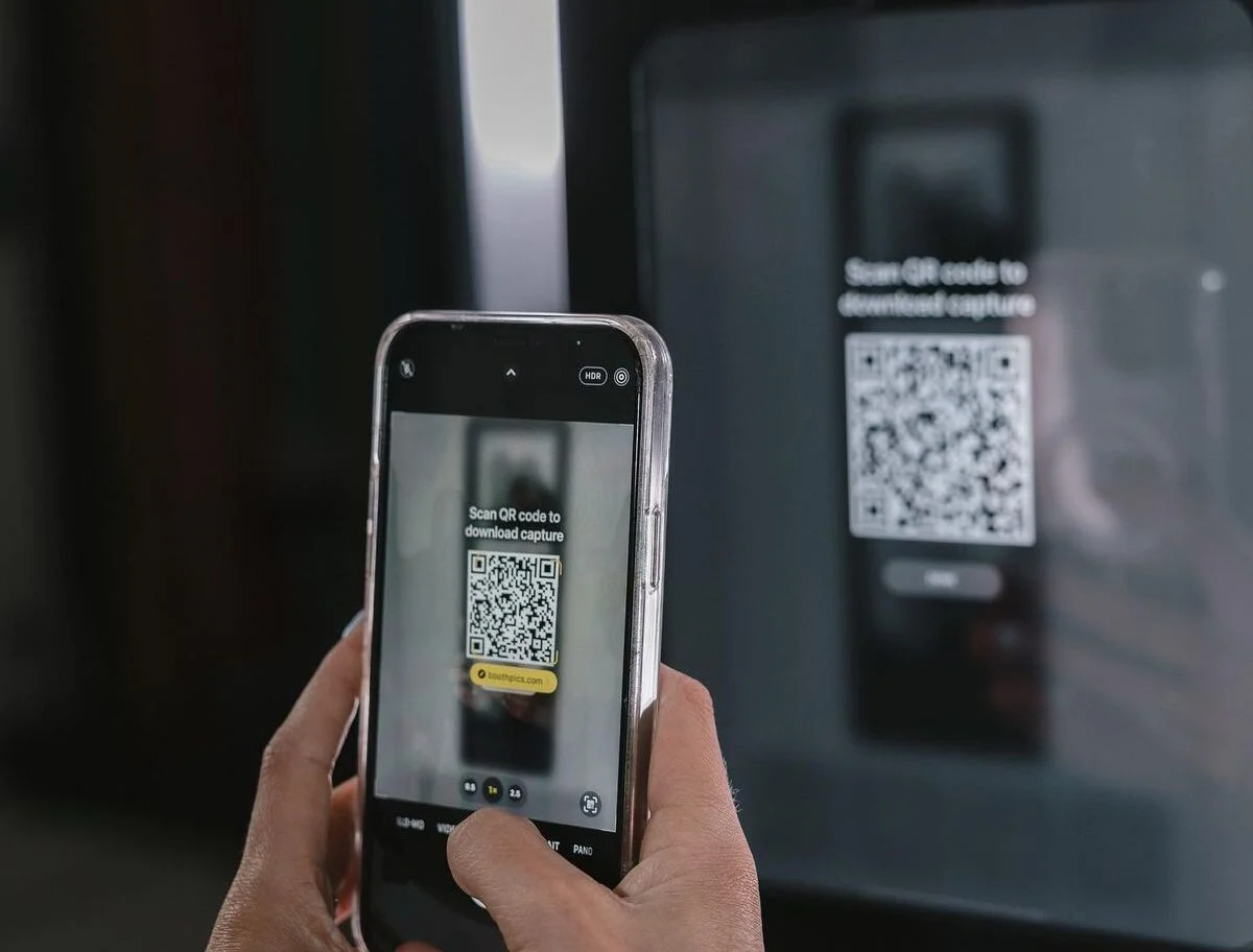 How a Mirror Photo Booth Enhances Guest Engagement at Events